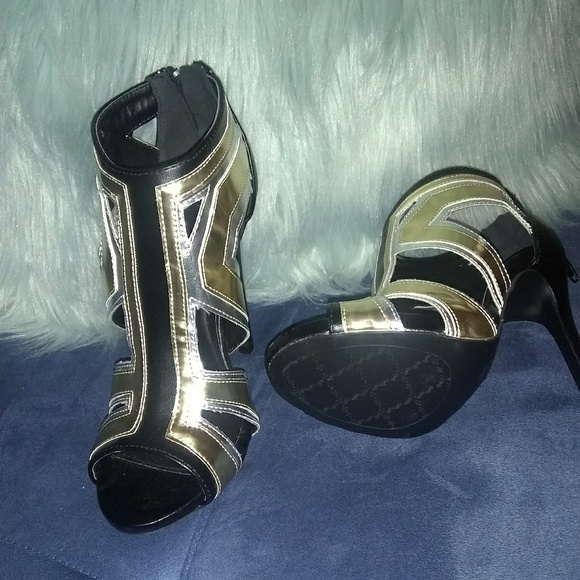 Woman's heels - Picture 2 of 2